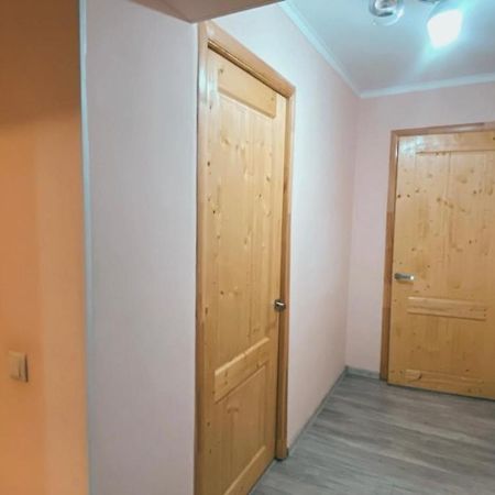 Ferienwohnung 2 Комн Квартира На Новой Площади Almaty Exterior foto