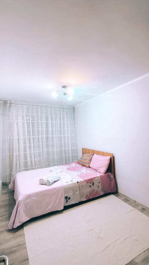 Ferienwohnung 2 Комн Квартира На Новой Площади Almaty Exterior foto