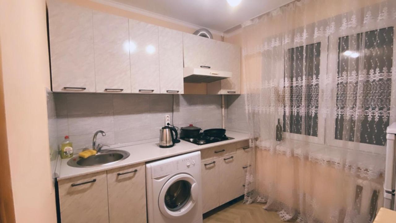 Ferienwohnung 2 Комн Квартира На Новой Площади Almaty Exterior foto