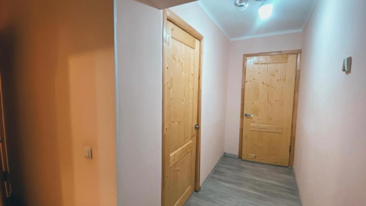 Ferienwohnung 2 Комн Квартира На Новой Площади Almaty Exterior foto