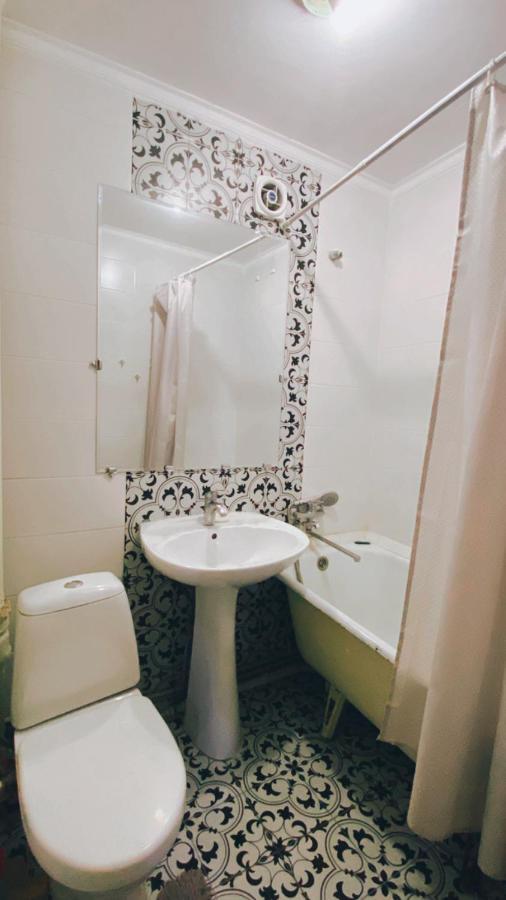 Ferienwohnung 2 Комн Квартира На Новой Площади Almaty Exterior foto